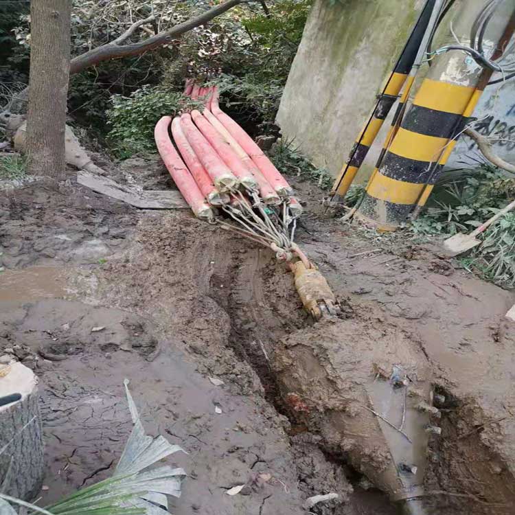 宝山金矿拖拉管